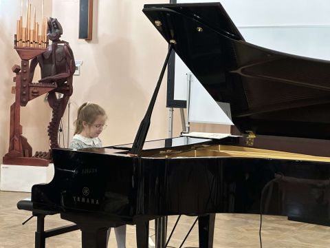 Koncert w wykonaniu uczniów klas pierwszych SM I st.