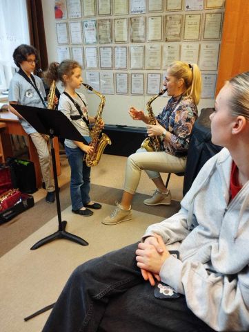 Warsztaty saksofonowe i gitarowe oraz koncert dr hab. Magdaleny Jakubskiej Szymiec oraz Grzegorza Szymiec